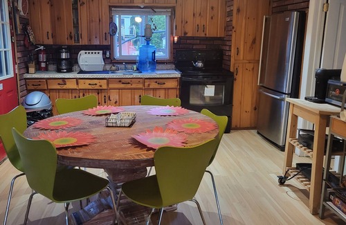 Tay Cottage | Cozy Pura Vida Cottage on i lake with a Million Dollar Sunsets 1 Bedroom