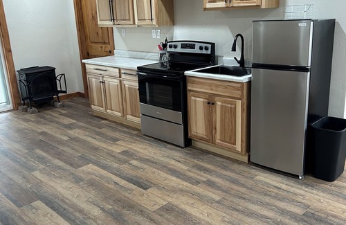 Eureka Cabin | Cozy, quaint cabin close to beautiful Koocanusa lake and fantastic golfing!
