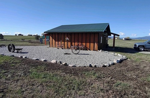 Eureka Cabin | Cozy, quaint cabin close to beautiful Koocanusa lake and fantastic golfing!