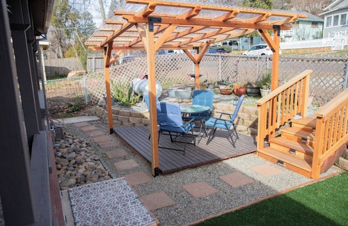 Tuolumne Cottage | CoZY Quarters-Private Garden Entrance, Inflatable Spa,Close to Yosemite & Casino
