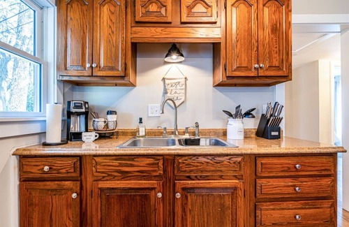 Decatur House | Cozy Queen 2BR Bungalow Convenient to Downtown