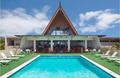 Kahului Apartment | Cozy Queen-Bed Room w/WiFi, Large TV, & Mini-Refrigerator