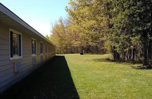 Wiarton Apartment | Cozy Queen Suite 01 Peninsula Motel, Minutes from Wiarton Waterfront