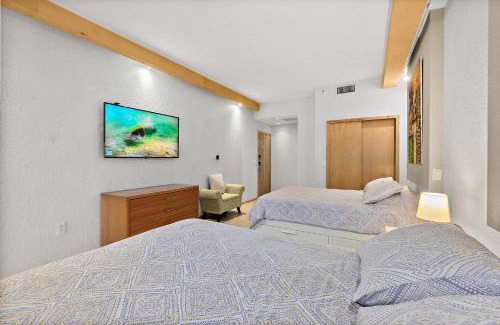Palm Coast Apartment | Cozy Queen Suite in European Village with Balcony view near beaches