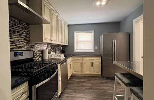 Queens House | Cozy Queens Retreat w/Family Amenities & Parking