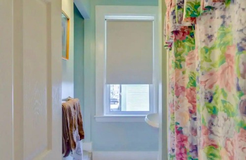 Milford Apartment | Cozy Queensize room in Welcoming Milford with Shared Bathroom,Ultrafast WiFi, AC
