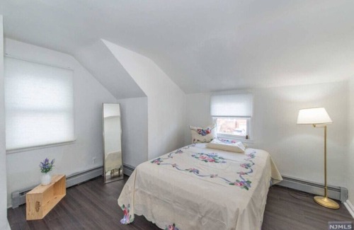 Palisades Park Apartment | Cozy & Quiet 2 Bed Apt 20 Minutes to NYC