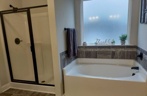 Gracewood House | Cozy & Quiet Area Mins From The Town!