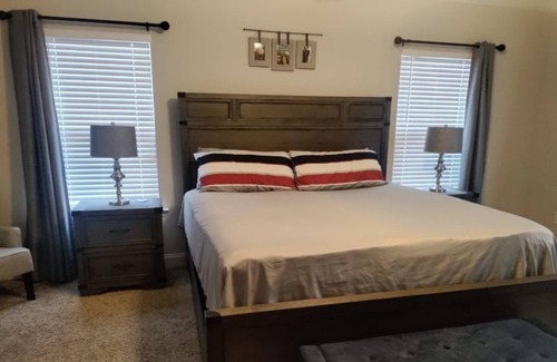 Gracewood House | Cozy & Quiet Area Mins From The Town!