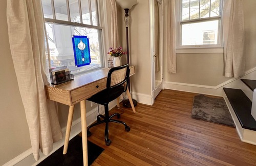 Bloomington House | Cozy Quiet Convenient nestled in the heart of town