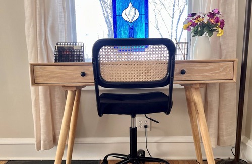 Bloomington House | Cozy Quiet Convenient nestled in the heart of town