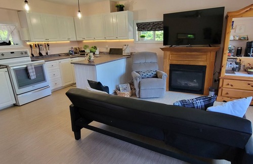 Victoria Harbour Cottage | Cozy, quiet cottage Relaxing getaway!