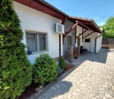 Arad Apartment | Cozy, quiet & family friendly in Arad
