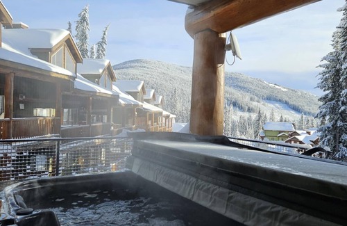 Okanagan-Similkameen Condo | Cozy, quiet forest retreat with private hot tub and valley views