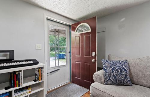 Indianapolis House | Cozy & Quiet Home Away from Home - 3 Beds 2 Baths - Fully Fenced Yard