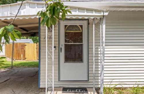 Indianapolis House | Cozy & Quiet Home Away from Home - 3 Beds 2 Baths - Fully Fenced Yard