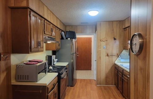 Brownsville House | Cozy Quiet House in the heart of Brownsville