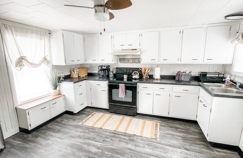 Oshkosh House | Cozy & Quiet; Oshkosh Hidden Gem