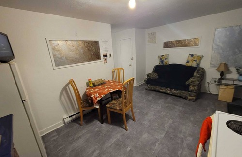 Edmundston House | Cozy quiet place next to hwy smart tv+wifi+netflix