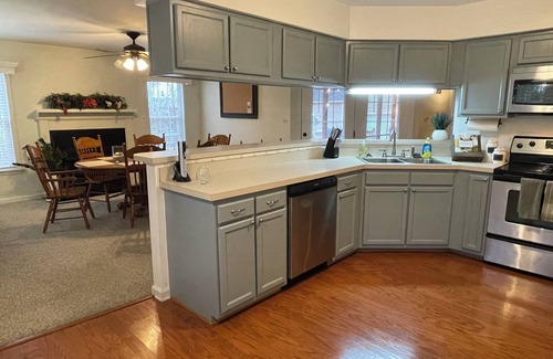 Jacksonville House | Cozy Quiet Private Home in Established Neighborhood Close to Base & Beach!