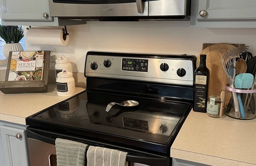 Jacksonville House | Cozy Quiet Private Home in Established Neighborhood Close to Base & Beach!