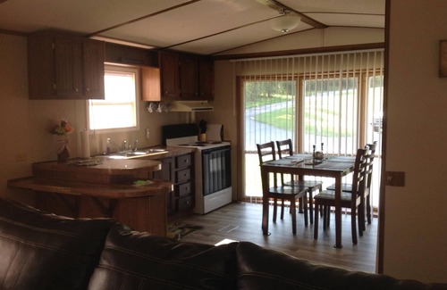 Skyland House | Cozy, quiet retreat near Blue Ridge Parkway. 2 bed, 1 bath, Close to Downtown!