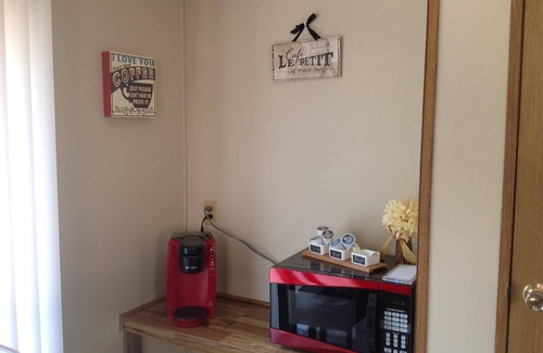 Skyland House | Cozy, quiet retreat near Blue Ridge Parkway. 2 bed, 1 bath, Close to Downtown!