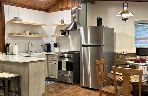 Rocky Bottom Cabin | Cozy quiet Sassafras Mountain Cabin Near Table Rock and Amazing Waterfalls