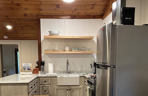 Rocky Bottom Cabin | Cozy quiet Sassafras Mountain Cabin Near Table Rock and Amazing Waterfalls