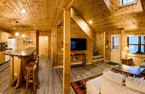 Bellaire Cabin | Cozy & Quiet Shanty Creek Log Cabin 1 mile to Schuss Mountain Golf Course
