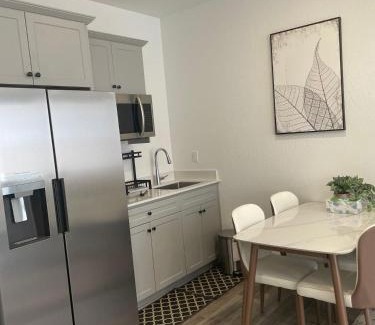 Raisin House | Cozy-Quiet-Spacious Guest Suite in Fresno Clovis California