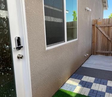 Raisin House | Cozy-Quiet-Spacious Guest Suite in Fresno Clovis California