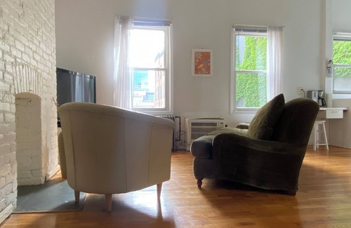 Hell's Kitchen Apartment | Cozy quiet studio space in central New York City with AC, WiFi