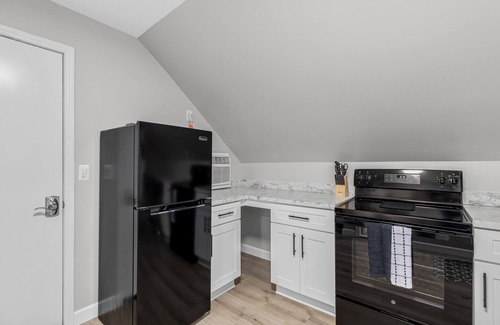 Mount Clemens Apartment | Cozy & Quiet Studio Flat in Historic Mount Clemens