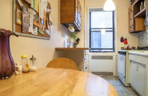Ditmas Park Apartment | Cozy Quiet Sunny 1br Ditmas Park Close to Train