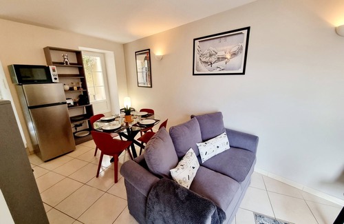Angouleme House | Cozy quiet townhouse with patio