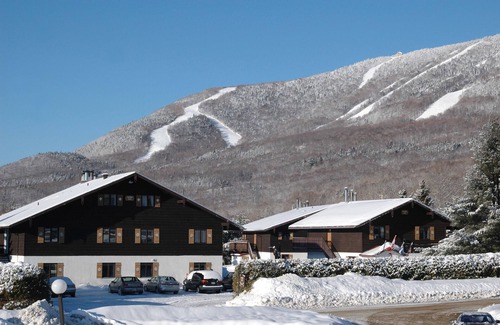 Saint Ferreol les Neiges Condo | Cozy retreat Mountain View’s on Mont Sainte Anne, 1 bedroom condominium AC