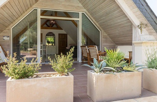 Saint-Etienne-de-Montluc Cottage | Cozy Retreat with Heated Pool near Nantes