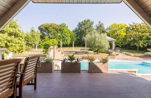 Saint-Etienne-de-Montluc Cottage | Cozy Retreat with Heated Pool near Nantes