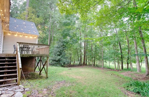 Raleigh House | Cozy Raleigh Tree Retreat