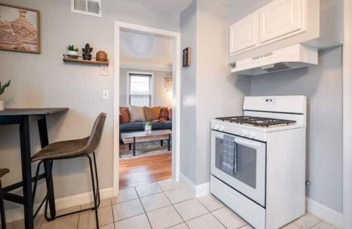 Kamm's Corners House | Cozy Ranch Bungalow in West Park - Clevelandn