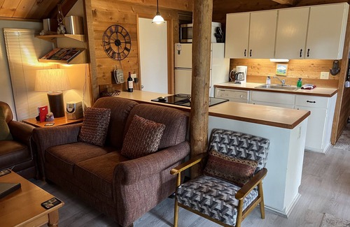 Sunriver Cabin | Cozy Ranch Cabin, 6 SHARC Passes- unlimited entry, Free WiFi, Air Conditioning