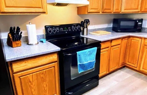 Thunderbolt House | Cozy ranch, minutes from both historic downtown Savannah and Tybee Beaches.