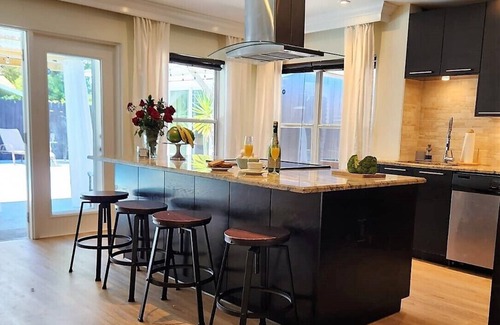 Bay Crest Park House | Cozy Ranch-Style Casita