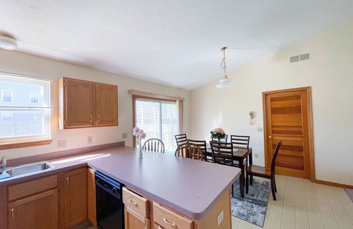 North Ridgeville House | Cozy Ranch with covered patio in a nice neighborhood