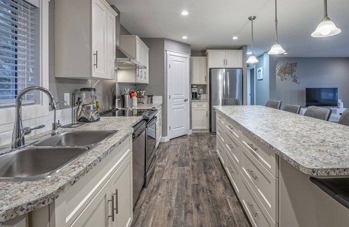 Vernon House | Cozy Rancher with Hot Tub near Lake Access & Ski