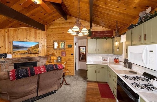 Sugarloaf House | Cozy Red Cabin - Hot Tub, Fenced Yard, Walk to Park