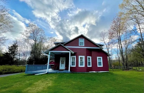 Haines Falls House | Cozy Red House in Catskills/Tannersville/Hunter