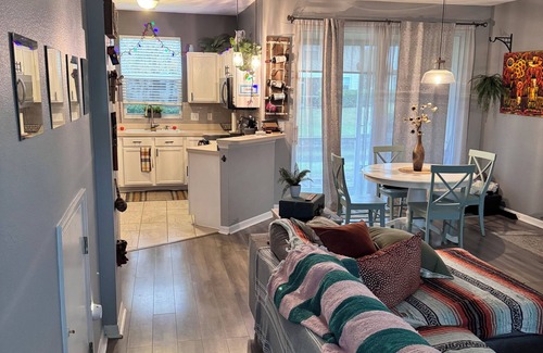 Countryway House | Cozy Relaxing Townhome