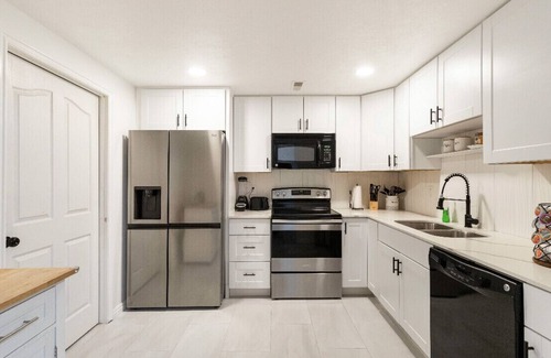 Lehi Apartment | Cozy remodel Bsm Apt @silicone slopes 20 min to Sundance resort